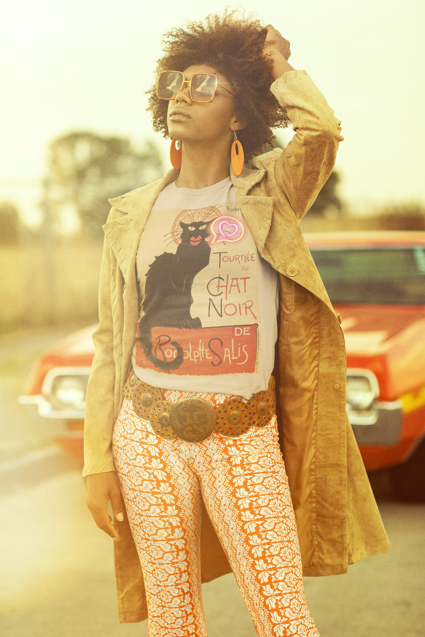 Tournée du Chat Noir unisex T-Shirt: Neon Love Edition